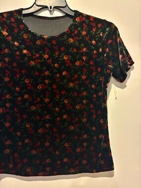 Women's Black Velvet Floral Short Sleeve Top